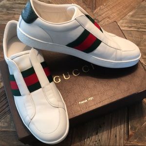 Barely worn authentic Gucci shoes